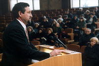Начальник отдела права ЕАПВ В.И.Еременко
выступает на региональном семинаре
г.Минск, 1999 г.