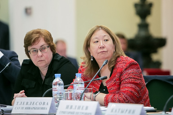 S. Tlevlessova addressing a plenary session, Moscow, 26 April 2017