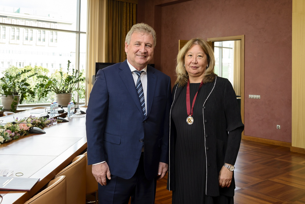 EAPO President S. Tlevlessova receives Rospatent’s Merit badge, EAPO headquarters August, 22, 2018